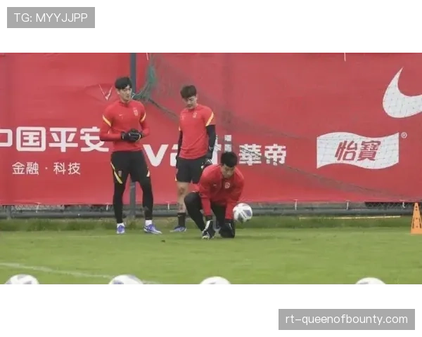 “中超引入新技术:第四官员换人牌升级为电子屏,将于下轮联赛全面启用” “中超引入新技术:第四官员换人牌升级为电子屏,将于下轮联赛全面启用”